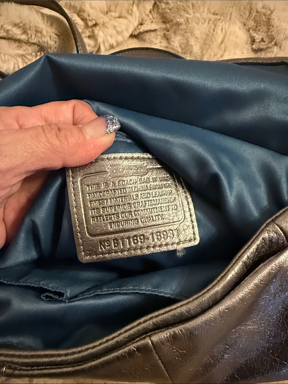 Vintage Coach Silver Leather Crossbody/Shoulder Bag with Turn-Lock - Picture 6 of 6